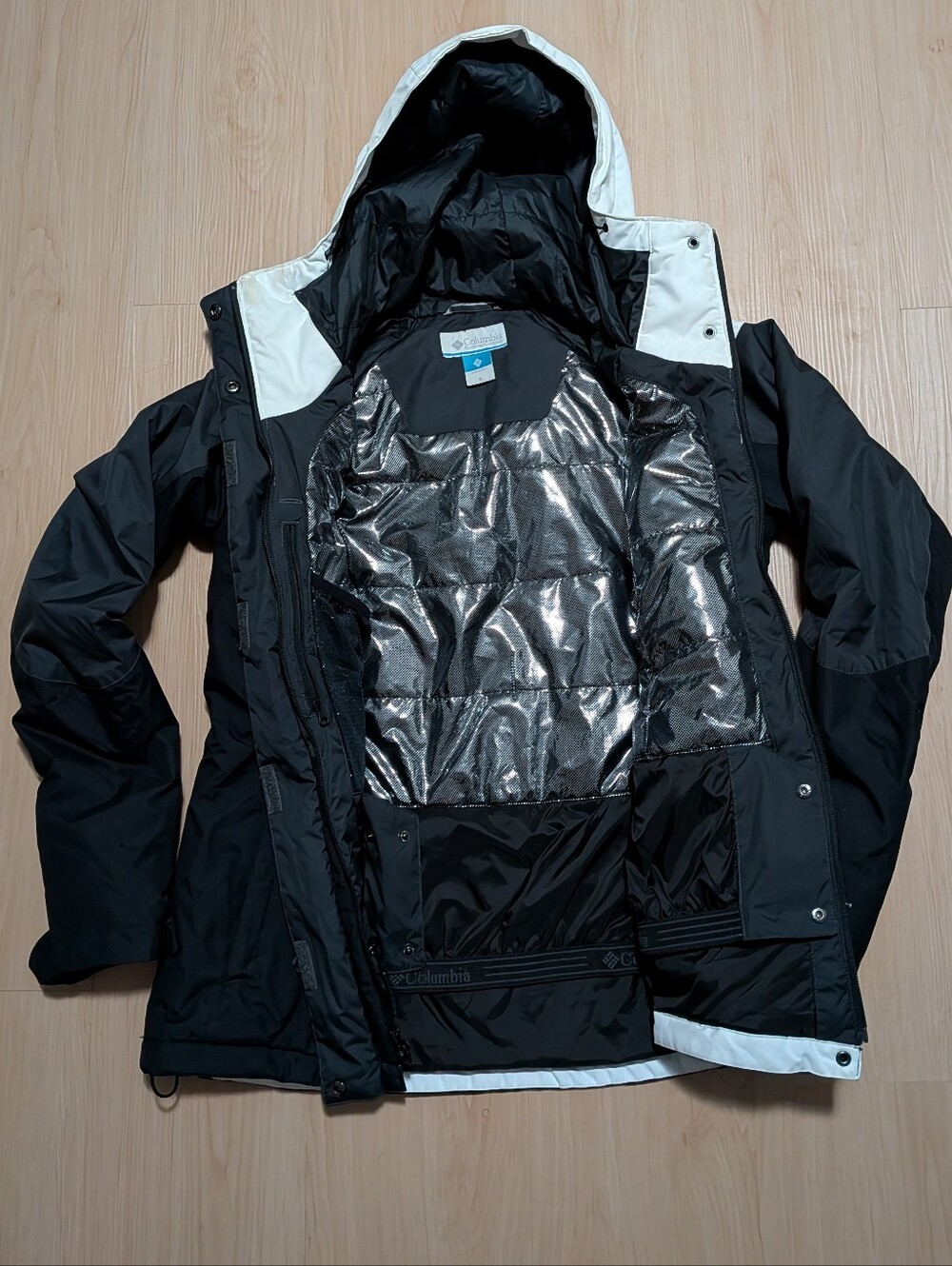 Columbia Women's Medium Rosie Run Omni-Tech Insulated Jacket Shark White Black - Picture 2 of 8